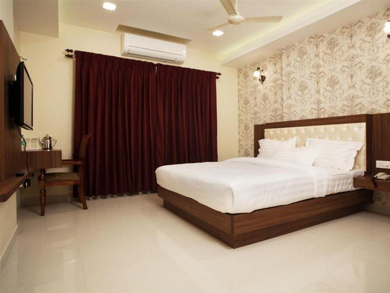 Hotel Mahalakshmi Residency Kolluru Exterior foto